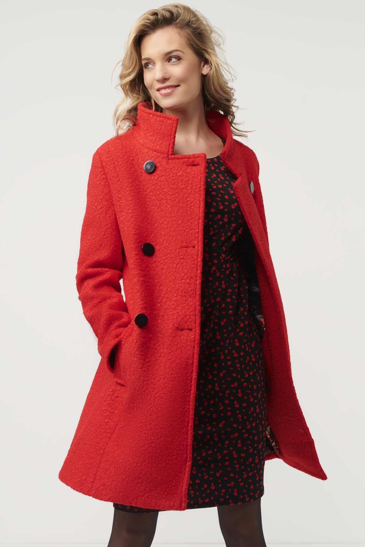 Smashed - knald rød frakke med sorte knapper - dame - Hos Lohse