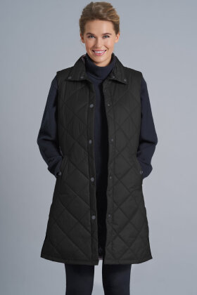 JUNGE - Elanna Lang Quilt Vest - Sort JUNGE - Elanna Lang Quilt Vest - Sort