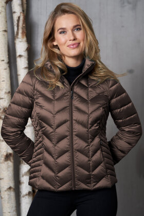 JUNGE - Daisy Dunjakke - Quiltet Kort Sporty - Brun Karamel JUNGE - Daisy Dunjakke - Quiltet Kort Sporty - Brun Karamel
