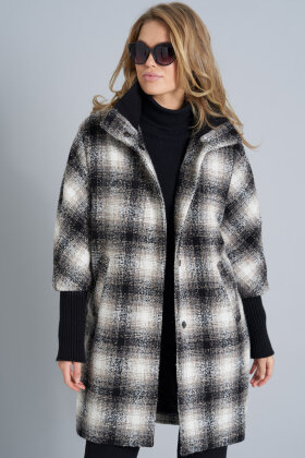 JUNGE - Camilla - Oversized Uldjakke - Sort JUNGE - Camilla - Oversized Uldjakke - Sort
