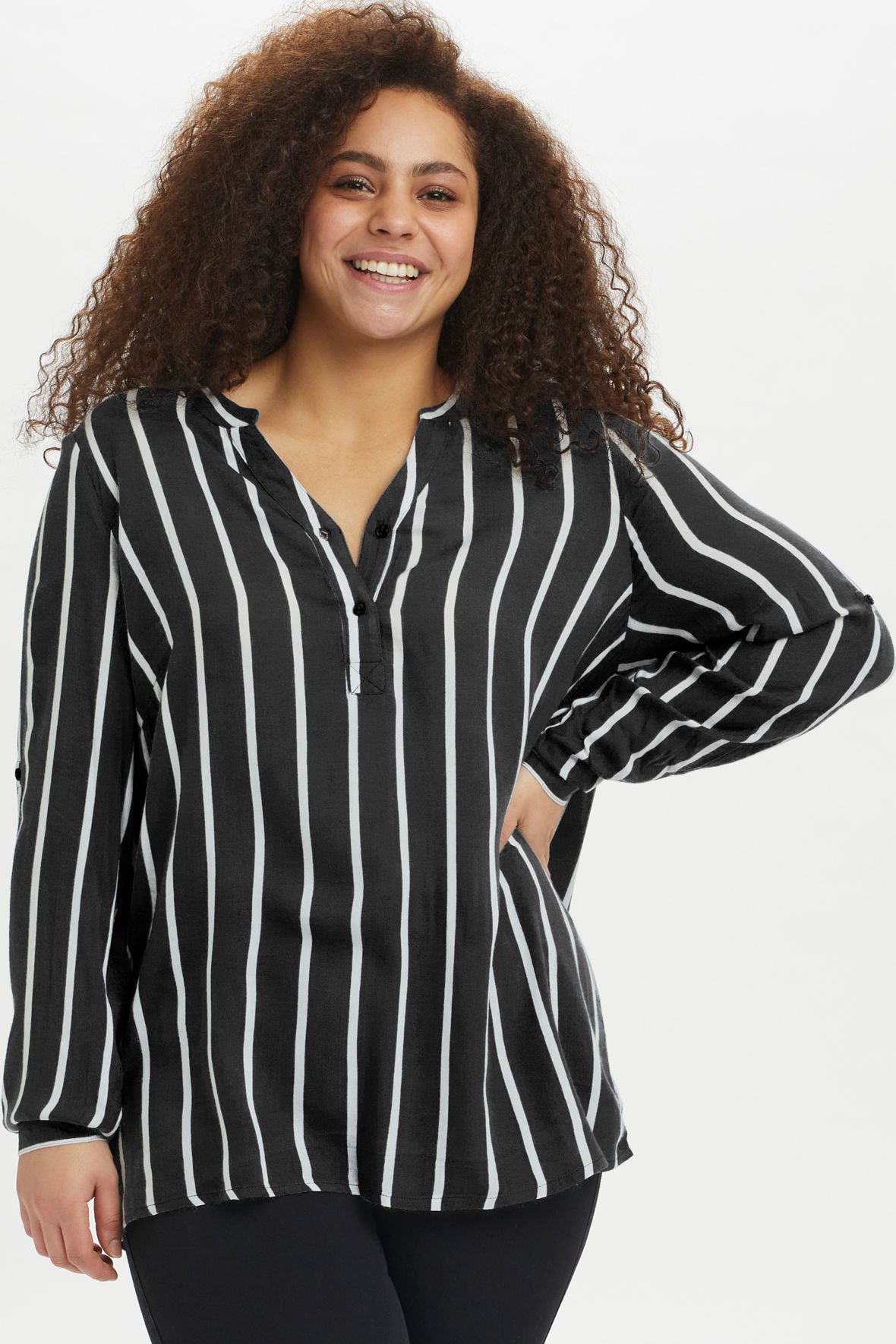 kc-Sida fra Kaffe Curve - bluse med hvide striber -KVINDE - Hos