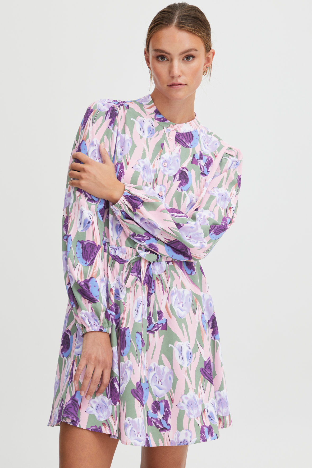 Pulz pzJess Short Dress kort blomstret kjole i skøn frisk lilla Hos Lohse