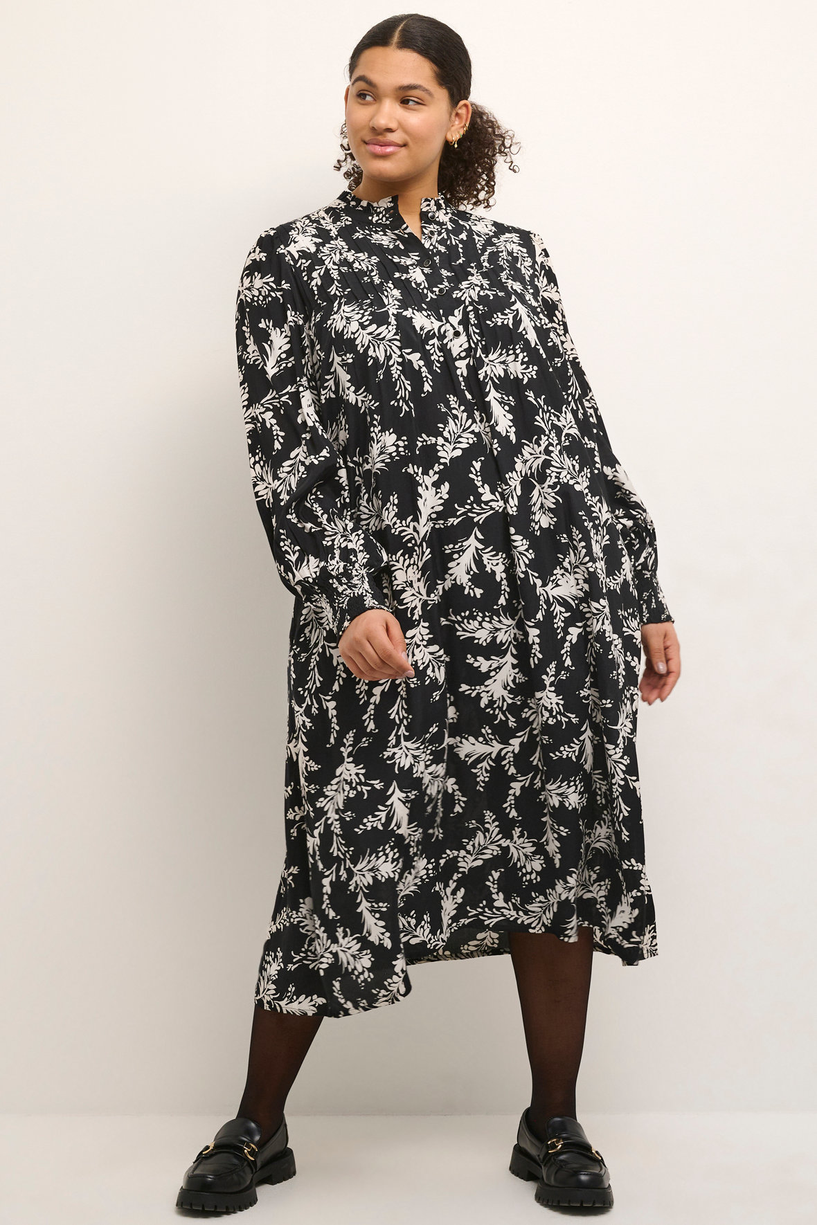 Kaffe Curve Kc Emina Dress Print Kjole I Sort Med Off White Print Hos 
