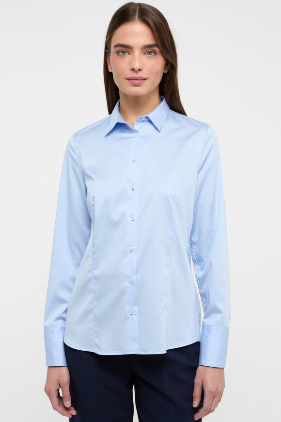 Eterna - Satin Stretch Shirt - Regular Fit - Modern Classic - Lyseblå