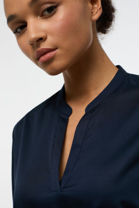 Eterna - Satin Stretch - Modern Classic - Mørkeblå