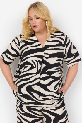 Wasabiconcept - WA-Luana 1 - Zebraprint Bluse - Sort