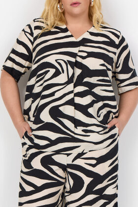 Wasabiconcept - WA-Luana 1 - Zebraprint Bluse - Sort