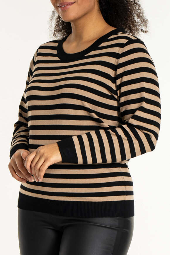 Sandgaard - Helsinki - Stribet Strikbluse - Sort Sandgaard - Helsinki - Stribet Strikbluse - Sort