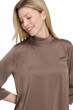 Betty Barclay - Tutleneck Satin Bluse - Taupe