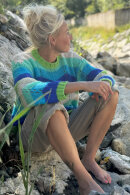 Lind - Lene Beier - Vind i Håret - Strikbluse - Blå Lind - Lene Beier - Vind i Håret - Strikbluse - Blå