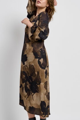 Elton - ETKarla Smuk Printkjole - Brun Elton - ETKarla Smuk Printkjole - Brun