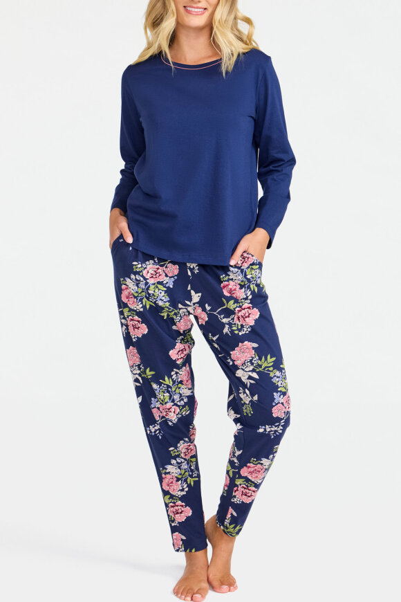 Damella - Pyjamas - Blomster & Bluse - Mørkeblå Damella - Pyjamas - Blomster & Bluse - Mørkeblå