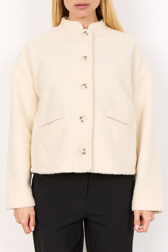 SoyaConcept - SC-Shaima 1 Kort Jakke - Off White