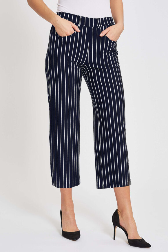 Laurie - Donna Loose Cropped - Navy Laurie - Donna Loose Cropped - Navy