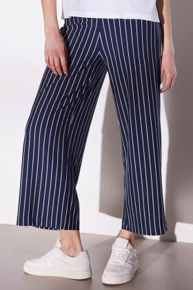 Laurie - Donna Loose Cropped - Navy