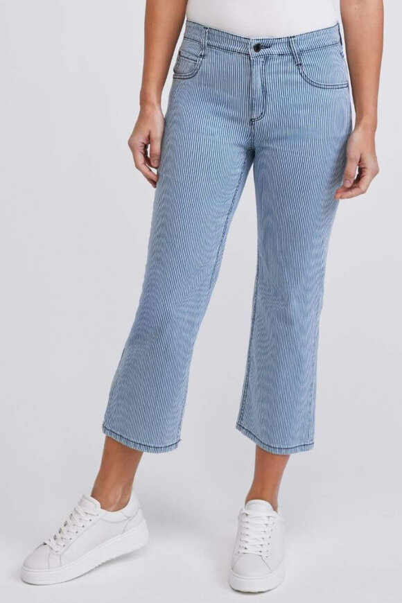 Wonderjeans - Relaxed Straight Ankle & High Waist - Striber Wonderjeans - Relaxed Straight Ankle & High Waist - Striber