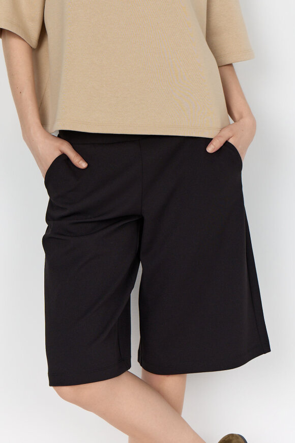 Wasabiconcept - WA-Kufa 7 Løse Shorts - Sort