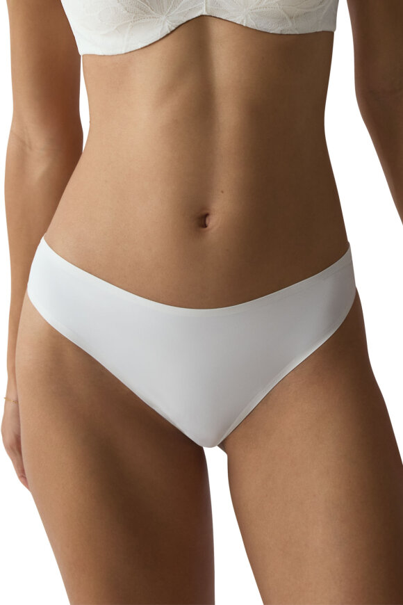 Triumph - Body Make-Up Illusion Lace Tai - Off White